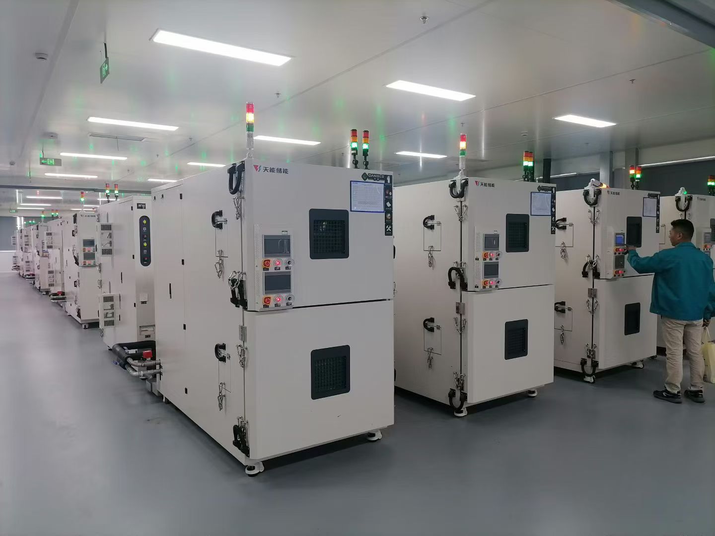 Batterietestkammer mit Lade- und Entladesystem
